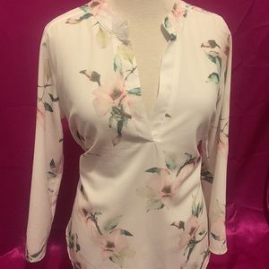 Spicy sugar size small baggy floral white top like new condition